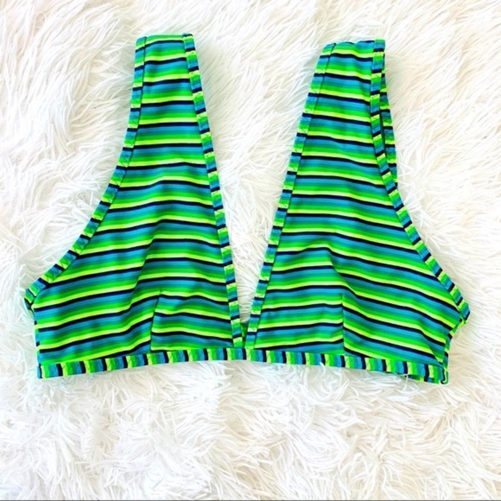 ✨ NWOT✨aerie
Wide Strap Plunge Bikini Top✨